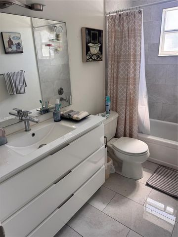 5300 Washington St J214, Hollywood, FL 33021