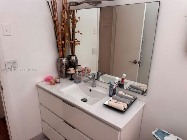 5300 Washington St J214, Hollywood, FL 33021