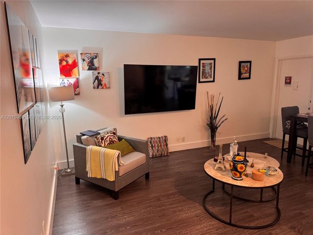 5300 Washington St J214, Hollywood, FL 33021