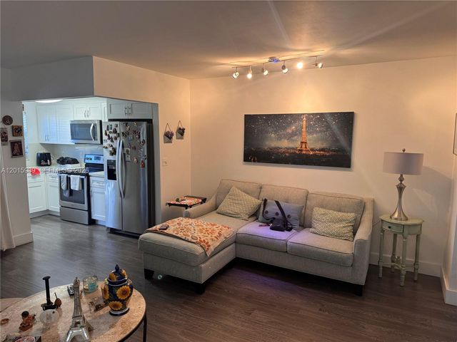 5300 Washington St J214, Hollywood, FL 33021