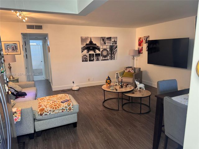5300 Washington St J214, Hollywood, FL 33021