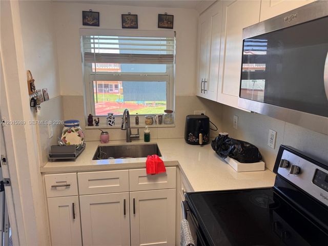 5300 Washington St J214, Hollywood, FL 33021