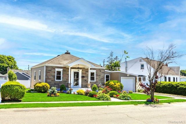 47 Walnut Avenue E, Farmingdale, NY 11735