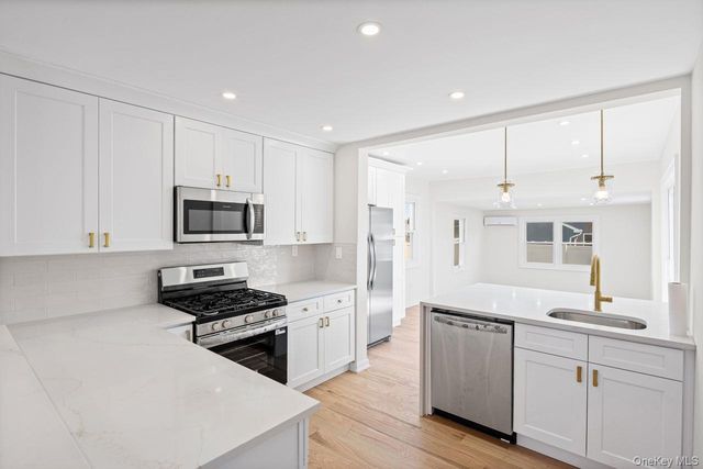 47 Walnut Avenue E, Farmingdale, NY 11735