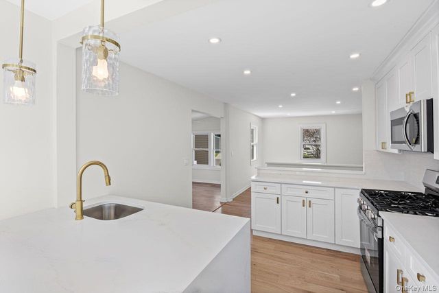 47 Walnut Avenue E, Farmingdale, NY 11735