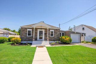 47 Walnut Avenue E, Farmingdale, NY 11735
