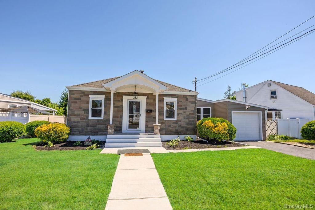 47 Walnut Avenue E, Farmingdale, NY 11735