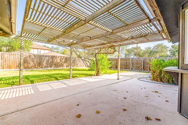 219 Terlingua Dr, Portland, TX 78374