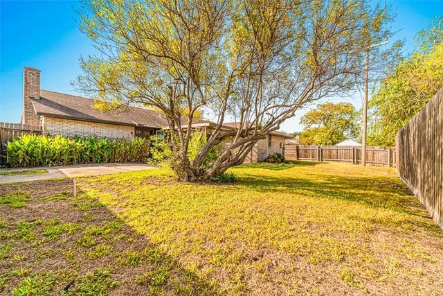 219 Terlingua Dr, Portland, TX 78374