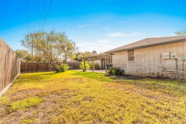219 Terlingua Dr, Portland, TX 78374