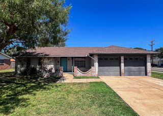 219 Terlingua Dr, Portland, TX 78374