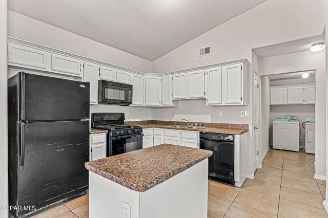 3229 PERLA POINT Drive, El Paso, TX 79938