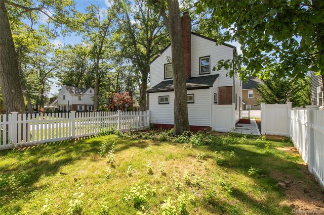 329 E Euclid Street, Valley Stream, NY 11580