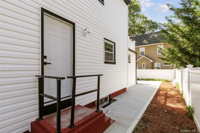 329 E Euclid Street, Valley Stream, NY 11580