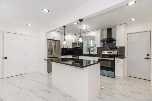 329 E Euclid Street, Valley Stream, NY 11580