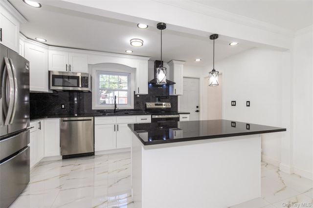 329 E Euclid Street, Valley Stream, NY 11580