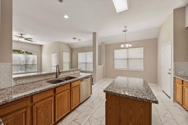 11707 Mesa Wells Drive, Tomball, TX 77377