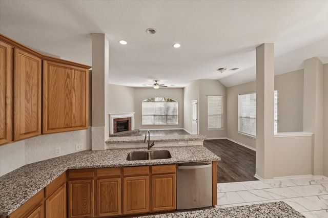 11707 Mesa Wells Drive, Tomball, TX 77377