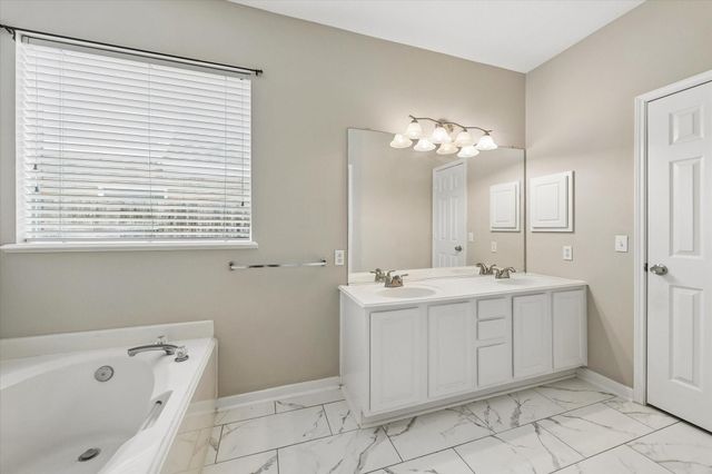 11707 Mesa Wells Drive, Tomball, TX 77377