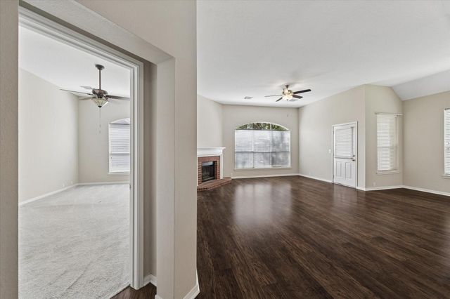 11707 Mesa Wells Drive, Tomball, TX 77377