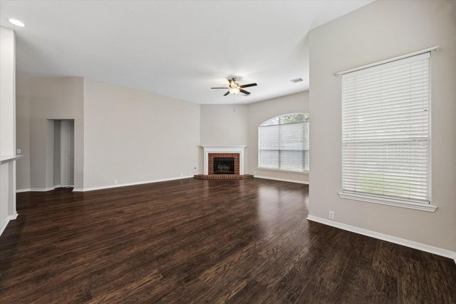 11707 Mesa Wells Drive, Tomball, TX 77377