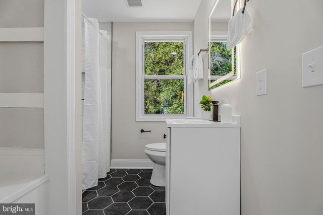 6681 LOCH HILL RD, Baltimore, MD 21239