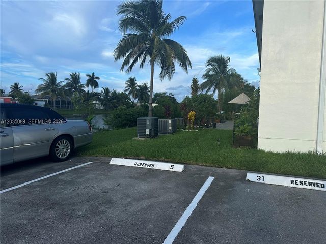 11 NE 204th St 1, Miami Gardens, FL 33179