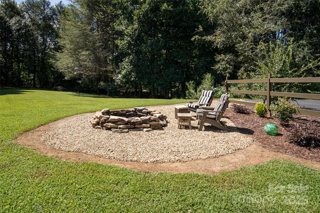 31 Piccadilly Place, Brevard, NC 28712
