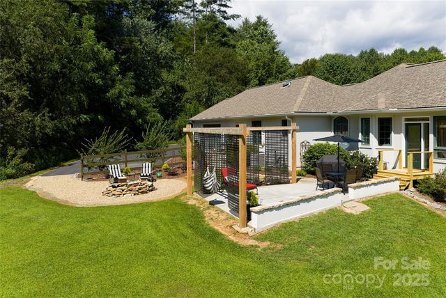 31 Piccadilly Place, Brevard, NC 28712