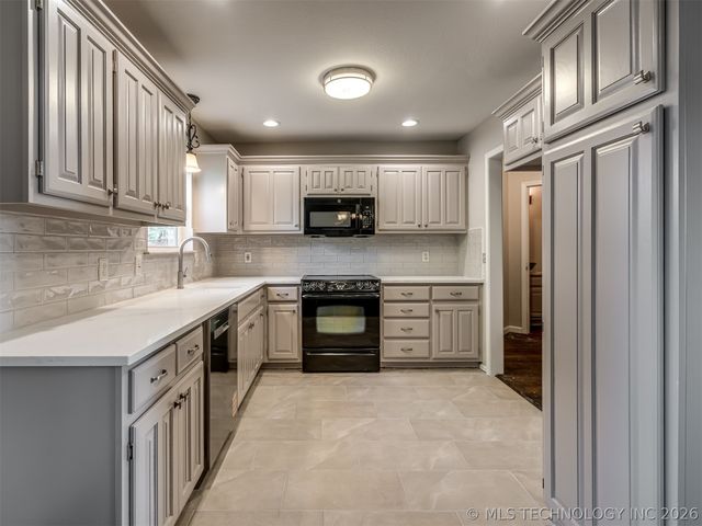 12006 S Forest Place, Jenks, OK 74037