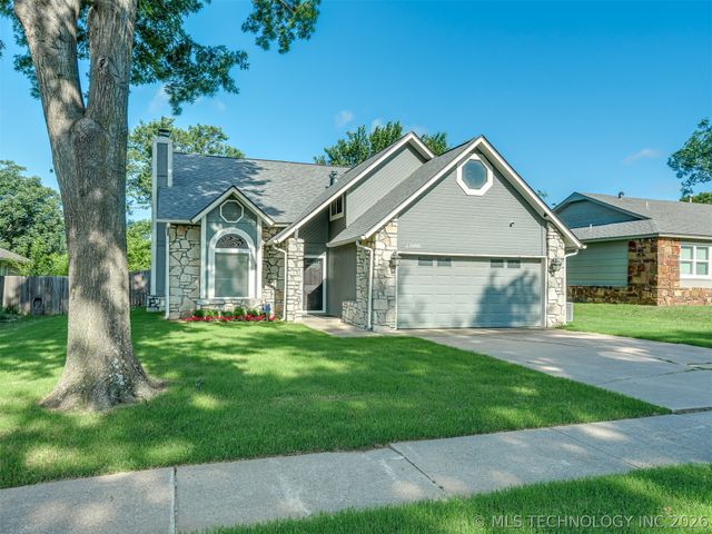 12006 S Forest Place, Jenks, OK 74037