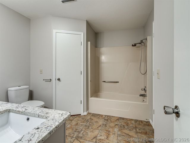 12006 S Forest Place, Jenks, OK 74037