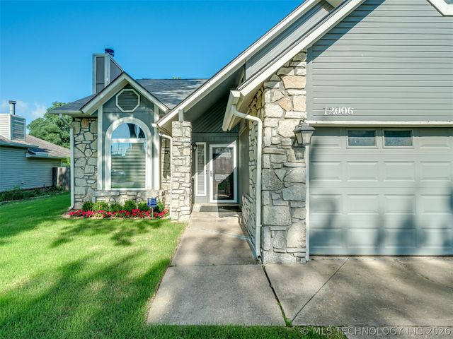 12006 S Forest Place, Jenks, OK 74037