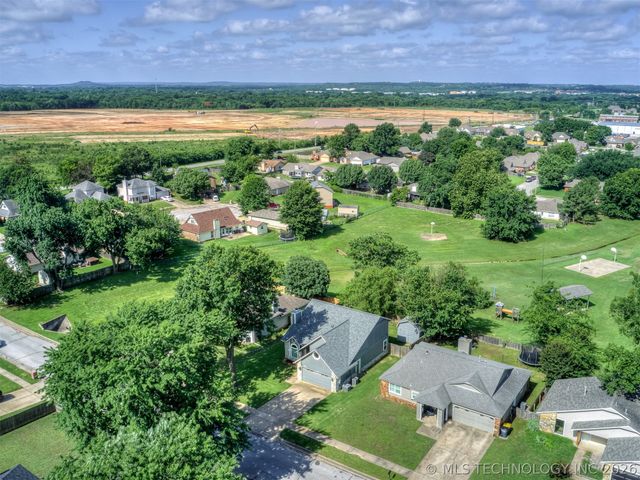 12006 S Forest Place, Jenks, OK 74037