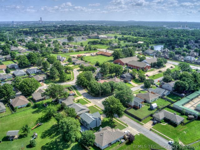 12006 S Forest Place, Jenks, OK 74037