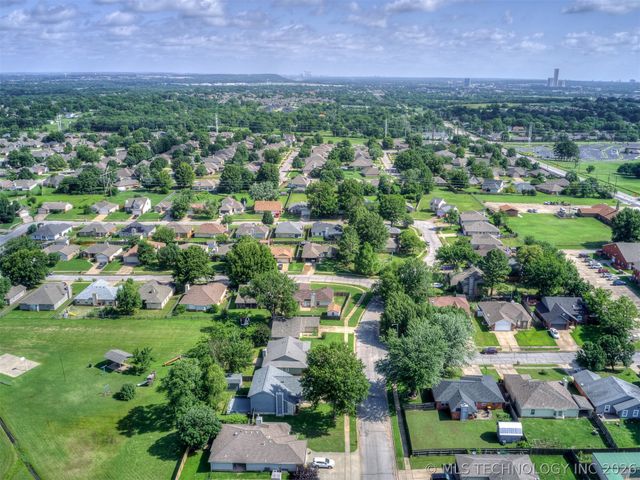 12006 S Forest Place, Jenks, OK 74037