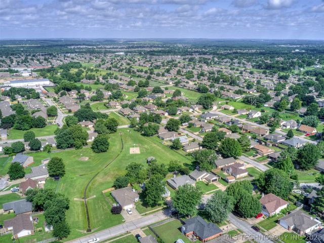 12006 S Forest Place, Jenks, OK 74037