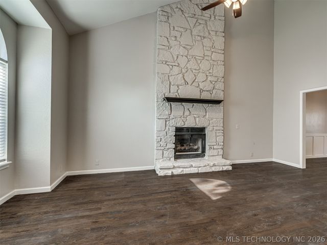 12006 S Forest Place, Jenks, OK 74037