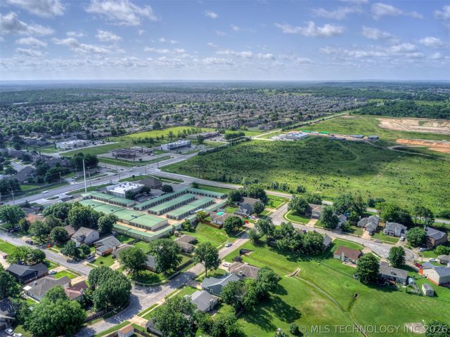 12006 S Forest Place, Jenks, OK 74037