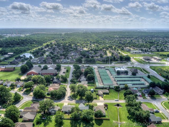 12006 S Forest Place, Jenks, OK 74037