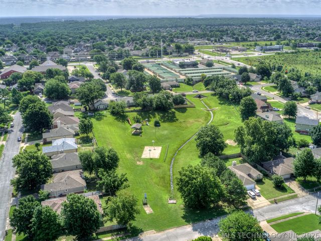 12006 S Forest Place, Jenks, OK 74037