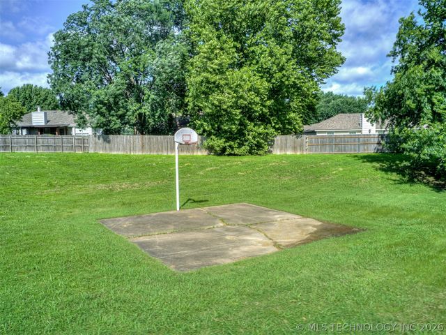 12006 S Forest Place, Jenks, OK 74037
