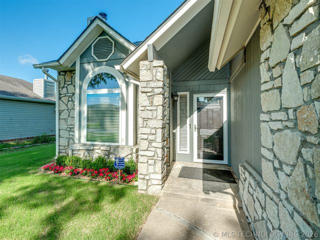 12006 S Forest Place, Jenks, OK 74037