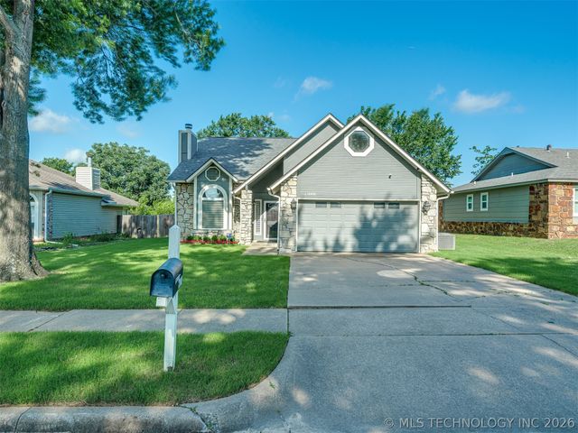 12006 S Forest Place, Jenks, OK 74037