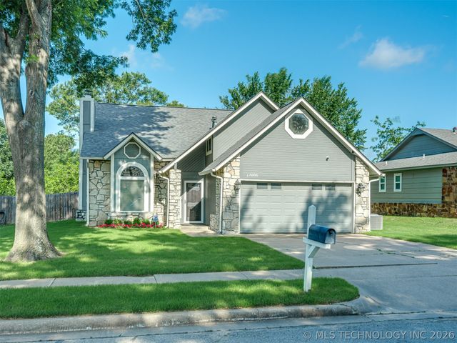 12006 S Forest Place, Jenks, OK 74037