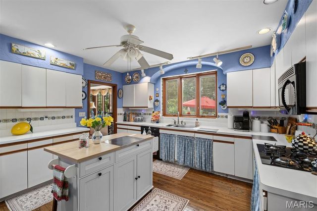7061 Forsyth Boulevard, University City, MO 63105