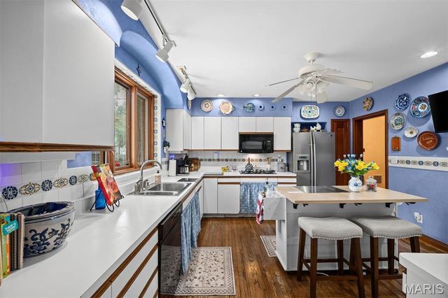7061 Forsyth Boulevard, University City, MO 63105