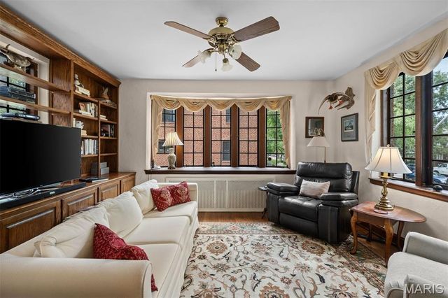 7061 Forsyth Boulevard, University City, MO 63105