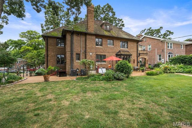7061 Forsyth Boulevard, University City, MO 63105