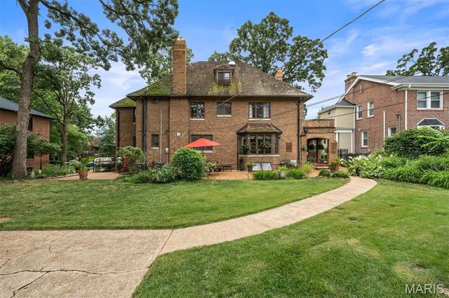 7061 Forsyth Boulevard, University City, MO 63105